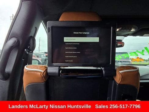 Used 2025 Chrysler Pacifica Pinnacle FWD image 16