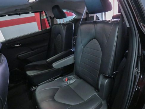Used 2022 Toyota Highlander XLE image 13