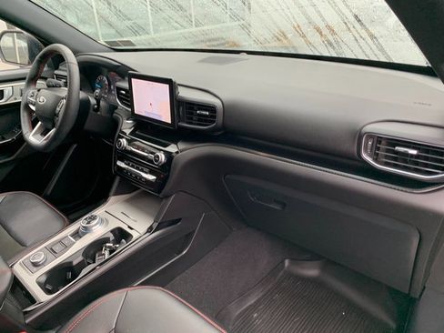 Certified 2023 Ford Explorer ST-Line w/ Class IV Trailer Tow Package image 13