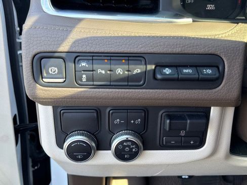 Used 2021 GMC Yukon Denali w/ Denali Ultimate Package image 28