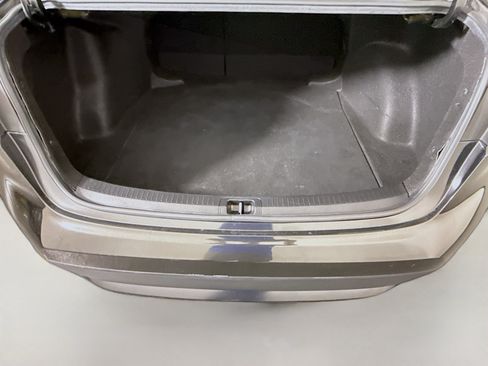 Used 2021 Toyota Corolla LE FWD image 34