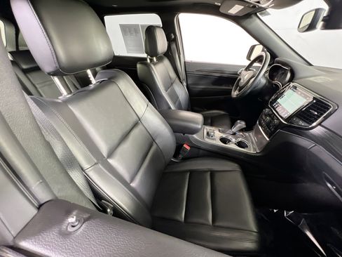 Used 2022 Jeep Grand Cherokee Limited image 25