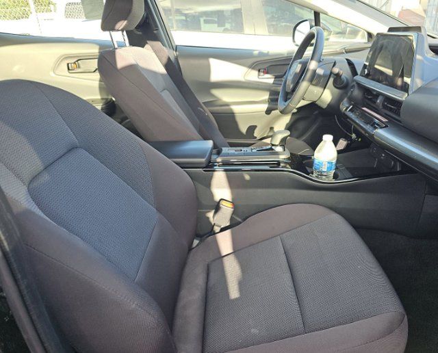 Used 2025 Toyota Prius LE FWD image 16