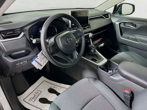 Used 2025 Toyota RAV4 XLE AWD/4WD image 10