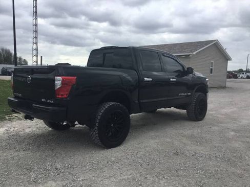 Used 2019 Nissan Titan SV w/ SV Convenience Package AWD/4WD image 3