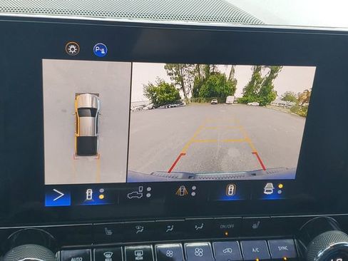 Used 2023 Chevrolet Colorado LT w/ LT Convenience Package III RWD image 24