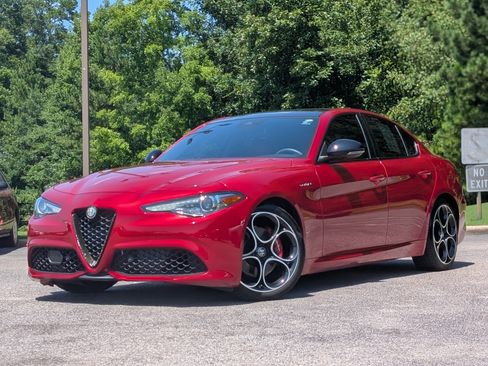 Used 2022 Alfa Romeo Giulia Veloce RWD image 4