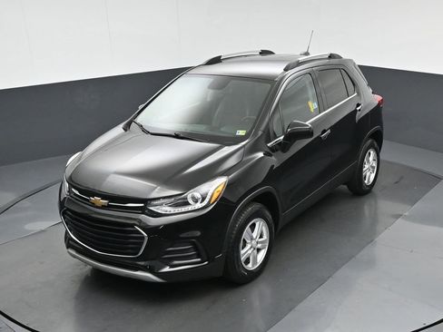 Used 2020 Chevrolet Trax LT w/ LT Convenience Package image 54