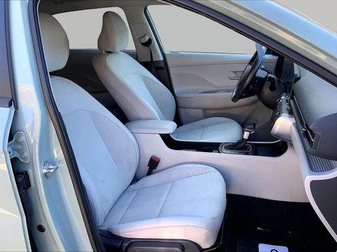Certified 2024 Hyundai Kona SEL AWD/4WD image 9