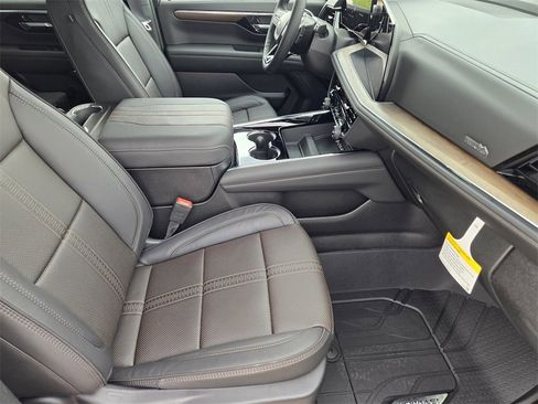 New 2025 Chevrolet Tahoe High Country image 6