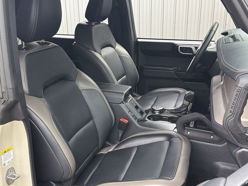 Used 2025 Ford Bronco Outer Banks w/ Sasquatch Package AWD/4WD image 36
