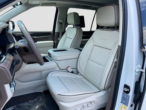 Used 2024 GMC Yukon XL Denali w/ Denali Reserve Package AWD/4WD image 16