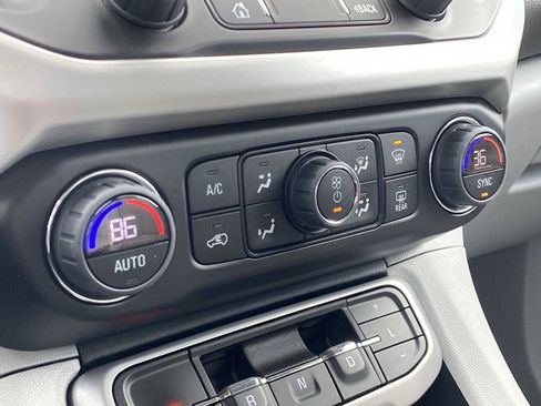 Used 2023 GMC Acadia SLT image 27