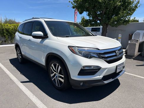 Used 2017 Honda Pilot Elite image 2