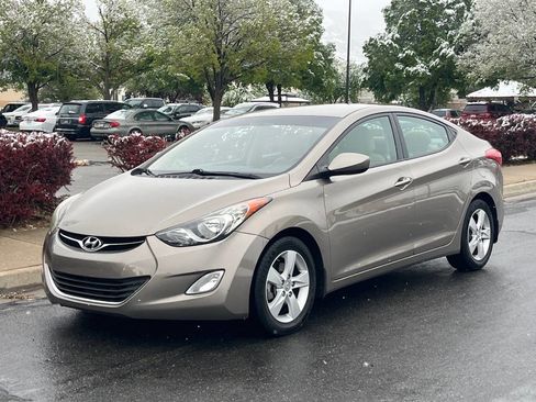 Used 2013 Hyundai Elantra GLS w/ Preferred Pkg image 8