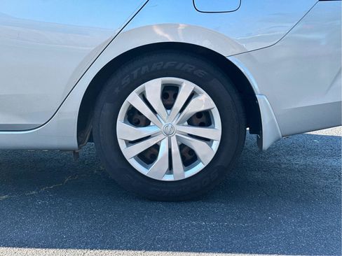 Used 2021 Nissan Versa S FWD image 25