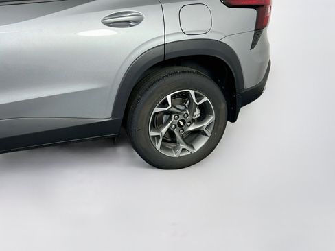 Used 2025 Chevrolet Trax LT w/ LT Convenience Package FWD image 29
