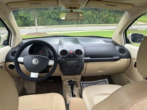 Used 2006 Volkswagen Beetle Coupe w/ Package 1 FWD image 5