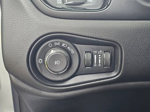 Used 2019 Jeep Renegade Altitude w/ Quick Order Package 2XM image 24