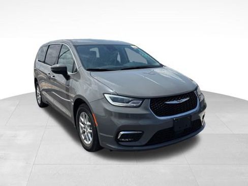 Used 2023 Chrysler Pacifica Touring-L FWD image 1