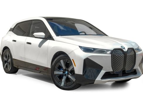 Used 2022 BMW iX xDrive50 w/ Sport Package AWD/4WD image 6