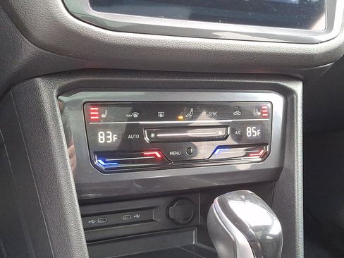 Used 2022 Volkswagen Tiguan SE R-Line image 16