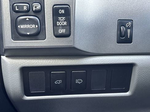 Used 2015 Toyota Sequoia Limited image 21