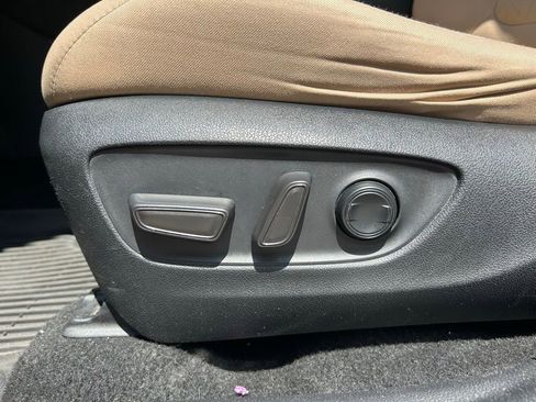 Used 2020 Toyota RAV4 XLE FWD image 16