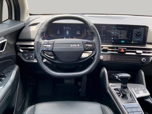 Certified 2026 Kia Sportage EX FWD image 11