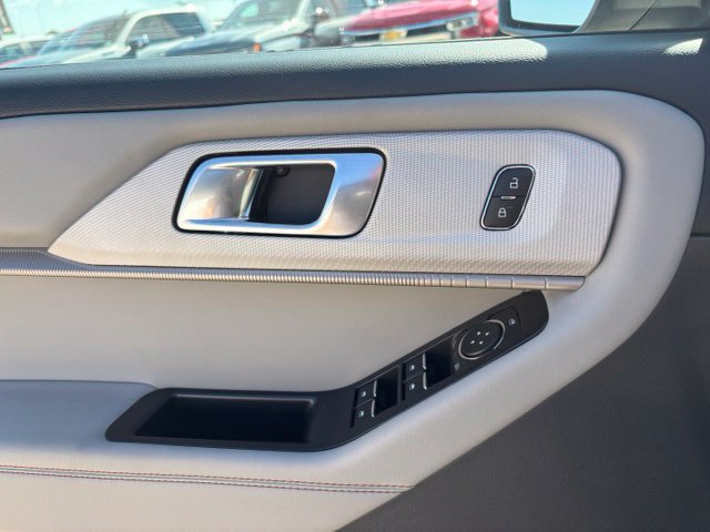 Used 2025 Ford Explorer Active w/ Active Comfort Package AWD/4WD image 22