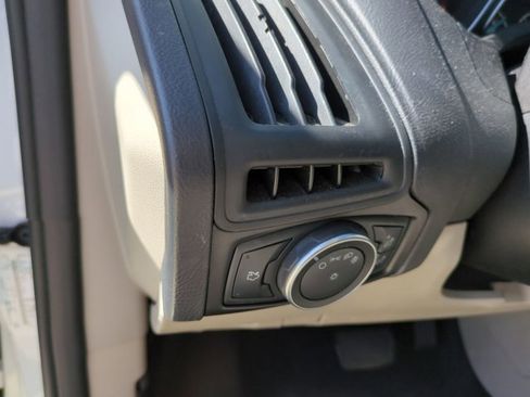 Used 2015 Ford Focus SE FWD image 13