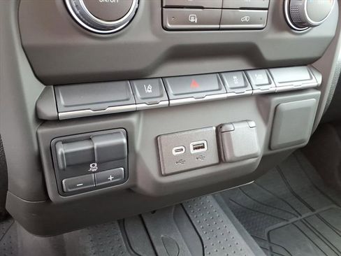 Used 2025 Chevrolet Silverado 2500 Custom image 25