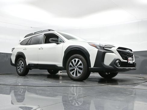 Used 2025 Subaru Outback Premium AWD/4WD image 42