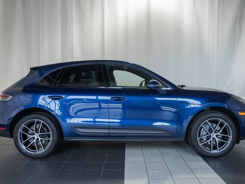 Used 2022 Porsche Macan AWD/4WD image 3