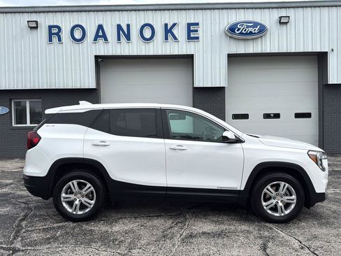 Used 2024 GMC Terrain SLE image 4