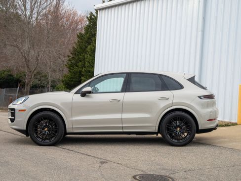 Certified 2024 Porsche Cayenne S image 2