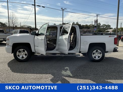 Used 2018 Chevrolet Silverado 1500 LT w/ All Star Edition AWD/4WD image 31