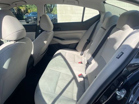 Used 2025 Nissan Altima 2.5 SV FWD image 12