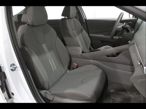 Certified 2025 Hyundai Elantra Sport FWD image 15