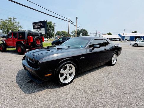 Used 2010 Dodge Challenger R/T RWD image 2