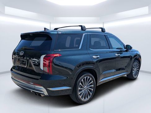 Used 2023 Hyundai Palisade Calligraphy FWD image 3