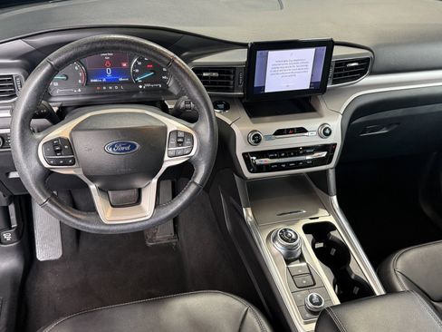Used 2023 Ford Explorer XLT w/ Equipment Group 202A AWD/4WD image 22