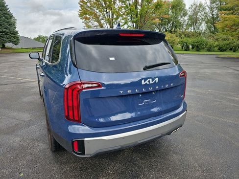Used 2023 Kia Telluride S AWD/4WD image 3