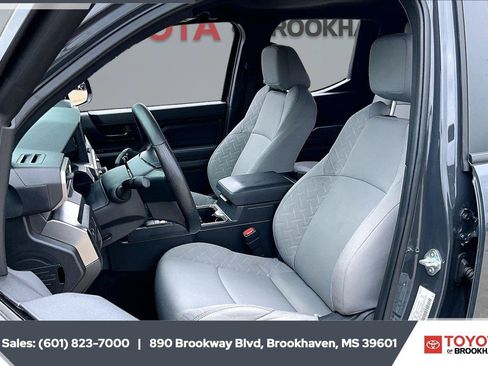 Used 2025 Toyota Tacoma SR5 AWD/4WD image 18