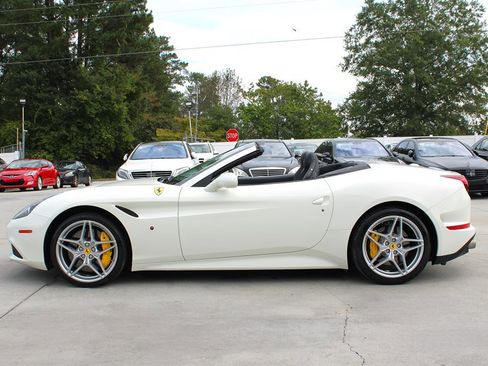 Used 2015 Ferrari California T image 6
