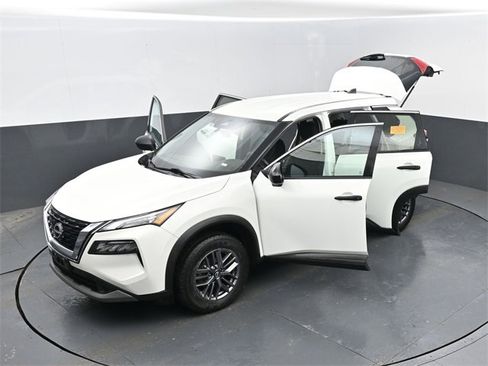 Used 2023 Nissan Rogue S image 25