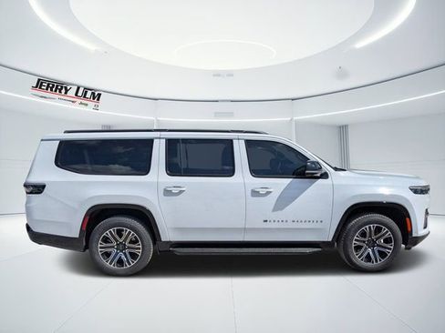 New 2026 Jeep Grand Wagoneer L 4WD w/ Premium Group I image 2