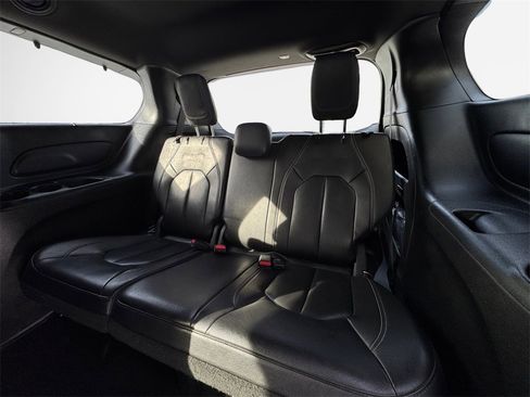 Certified 2022 Chrysler Pacifica Touring-L w/ S Appearance Package image 27