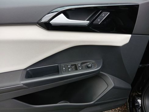 New 2025 Volkswagen Taos S image 11