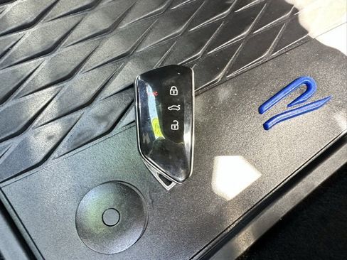 Used 2023 Volkswagen Golf 20th Anniversary Edition image 36